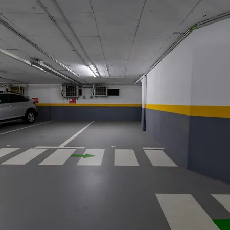 Center With Parking - 2stay