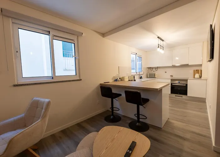 Apartment Center With Parking - 2stay