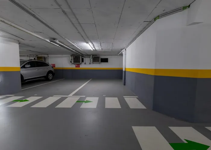 Center With Parking - 2stay